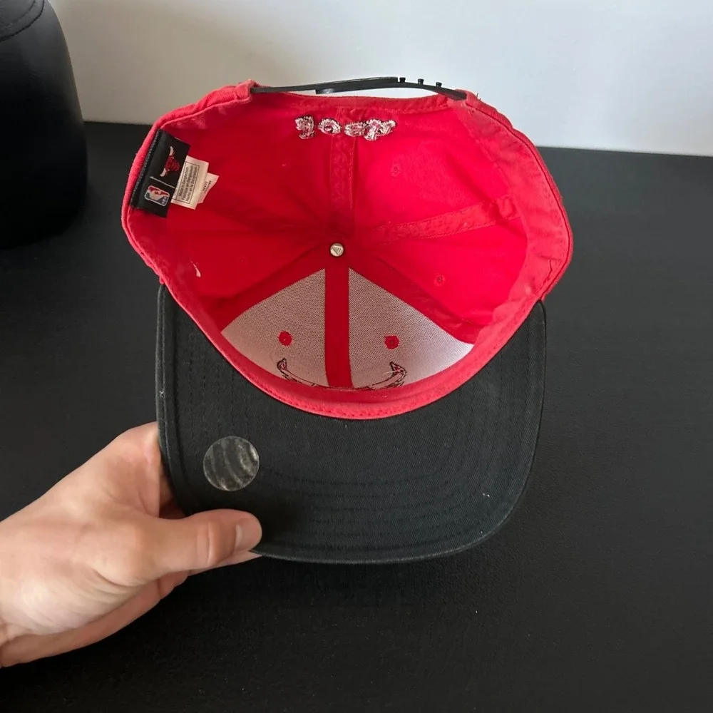 Vintage Chicago Bulls Hat Cap Snap Back Adjustable YOUTH Red Black Josh NBA